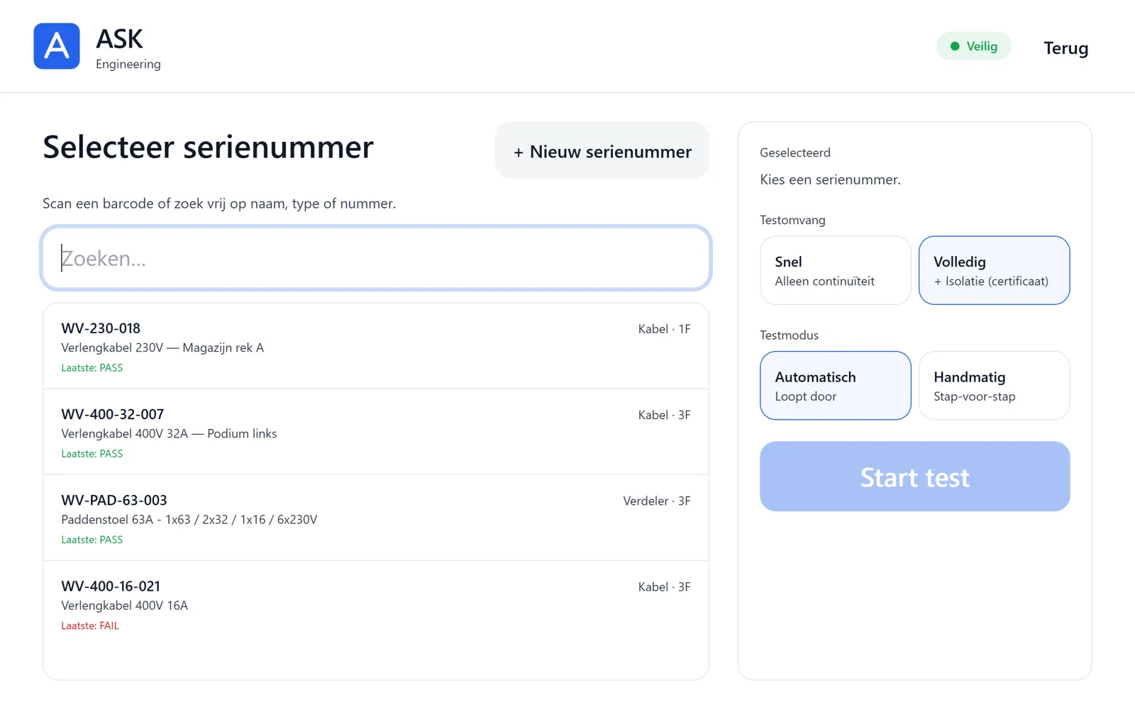 Scherm van de testkast met de lijst van serienummers en de keuze van testomvang en testmodus